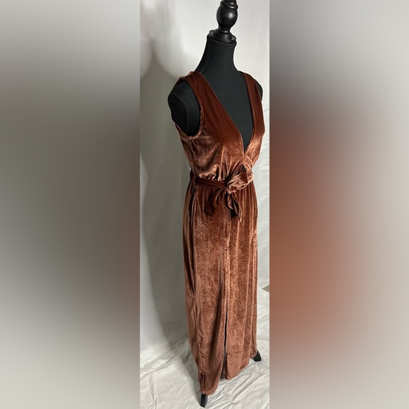 Beautiful dusty brown Lioness gown size M - Picture 1 of 6